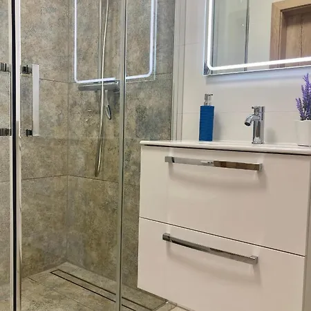 Apartment Nr 8 - Wakacyjna 5 *
